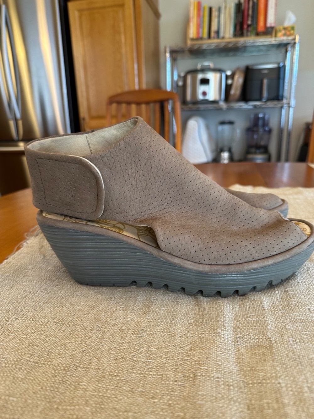 Fly London Peep Toe Ankle Wrap Sandal Euro Size 40 - Picture 2 of 5